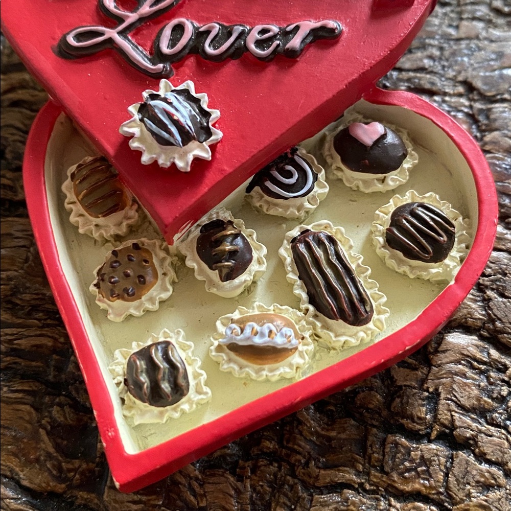 ♥️Valentine’s Day♥️Chocolate Lover Ornament - Picture 4 of 6